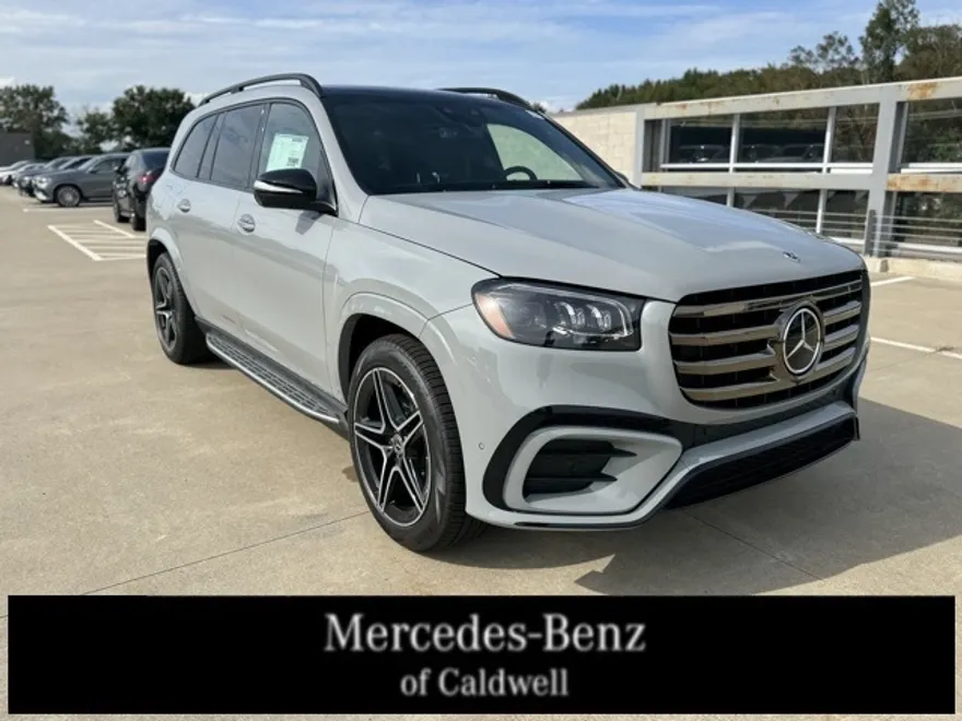 2026 Mercedes Benz GLS 450 4MATIC photo 1