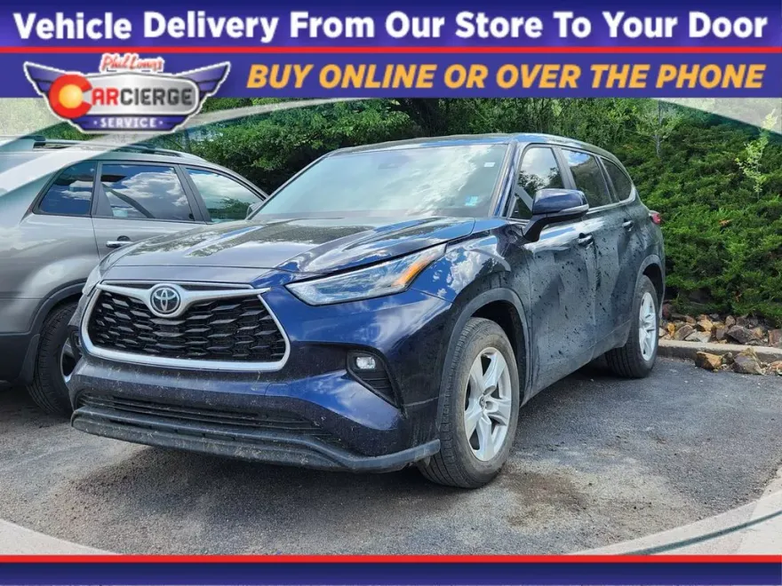 2023 Toyota Highlander LE photo 1