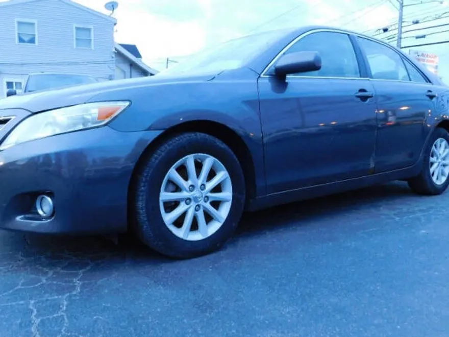 2010 Toyota Camry XLE photo 1