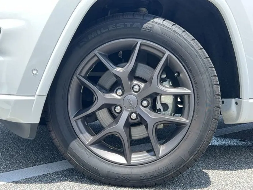 2021 Jeep Grand Cherokee Anniversary Edition photo 1