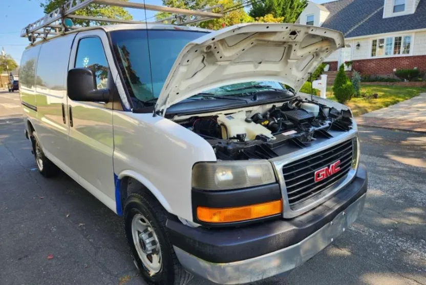 2004 Gmc Savana Cargo photo 1