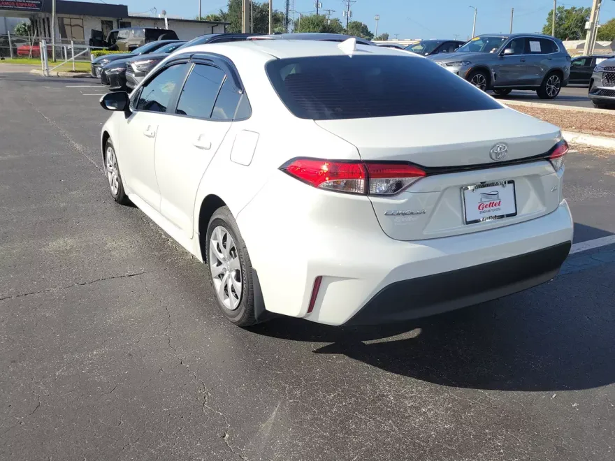 2025 Toyota Corolla LE photo 1