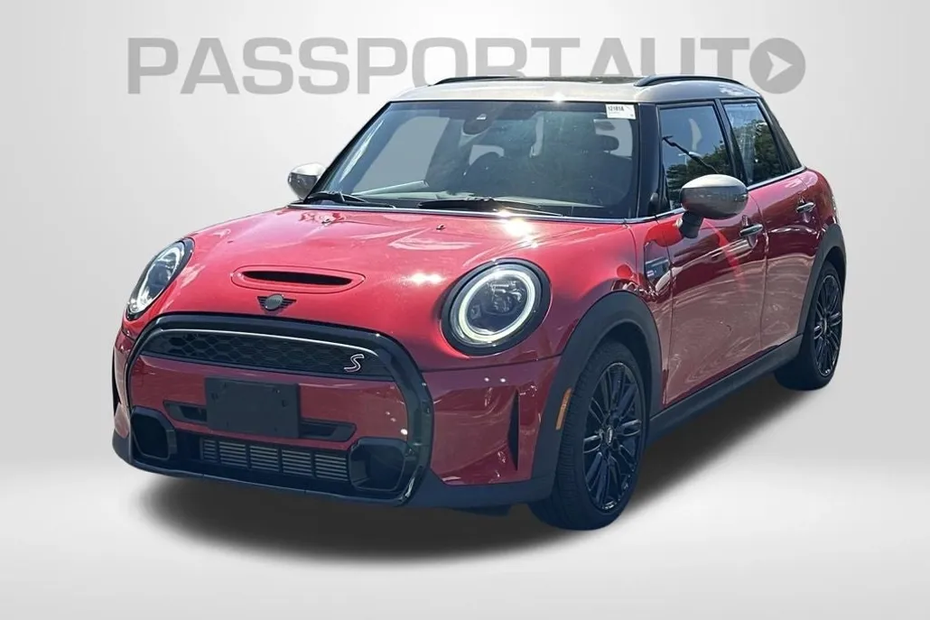2023 Mini Cooper Signature 4 Door Hardtop S photo 1