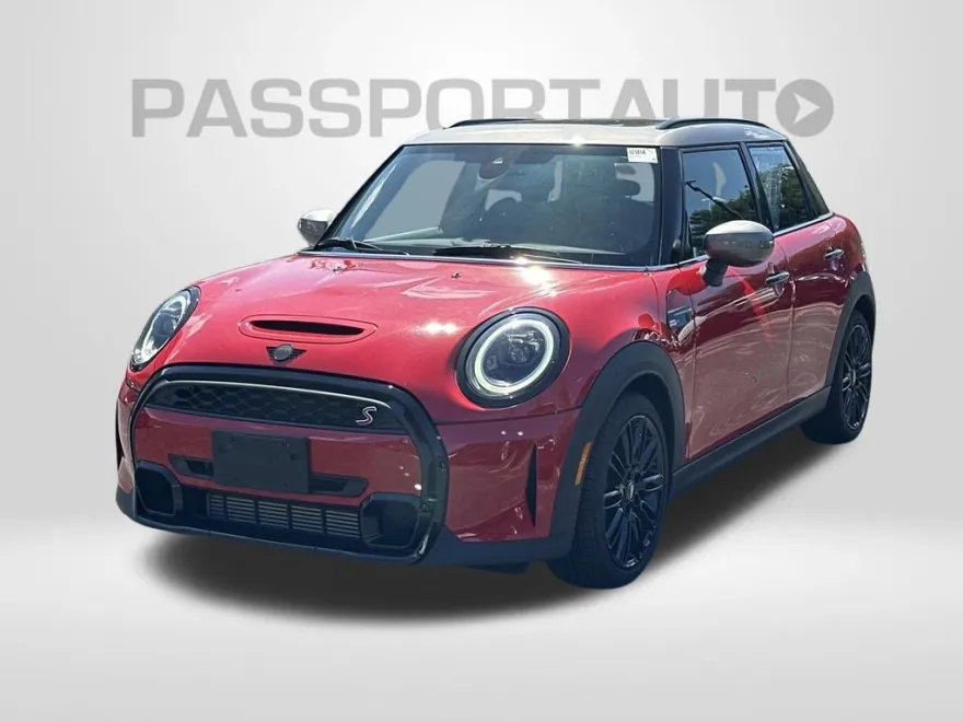2023 Mini Cooper Signature 4 Door Hardtop S photo 1