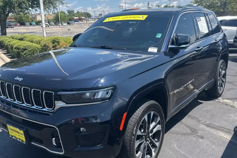 2023 Jeep Grand Cherokee Overland photo 1