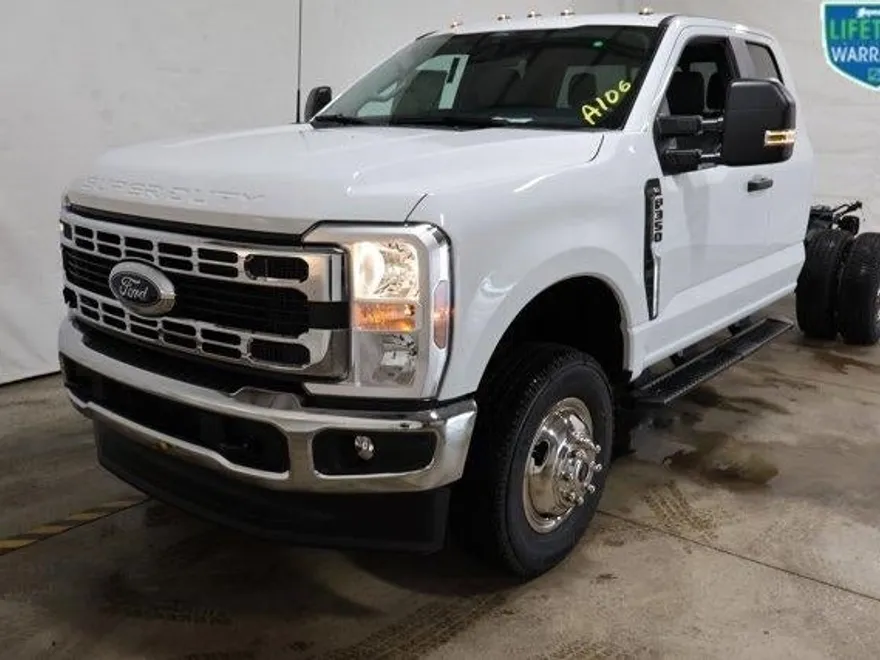 2025 Ford F-350 XL photo 1