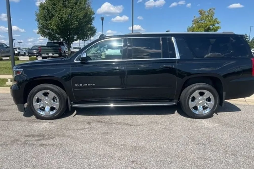 2019 Chevrolet Suburban Premier photo 1