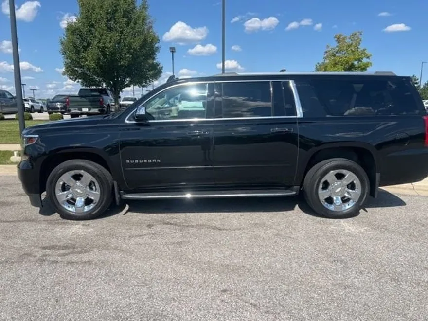 2019 Chevrolet Suburban Premier photo 1