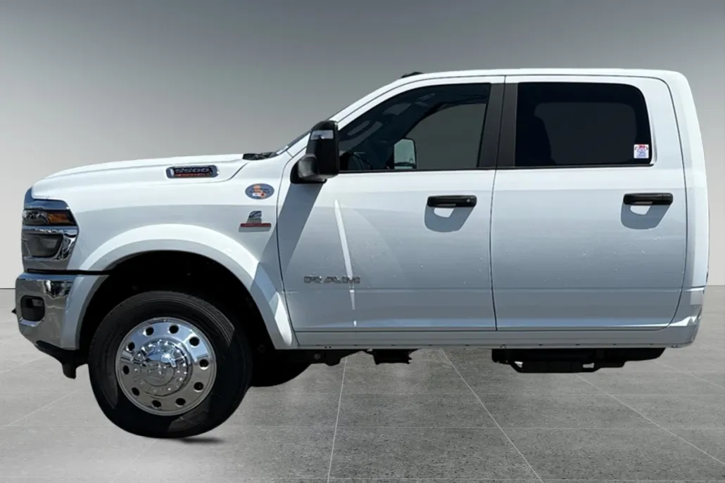 2025 Ram 5500 Tradesman photo 1