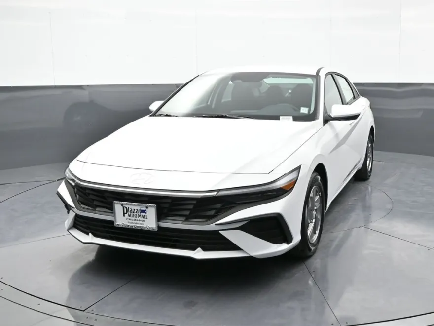 2025 Hyundai Elantra SE photo 1
