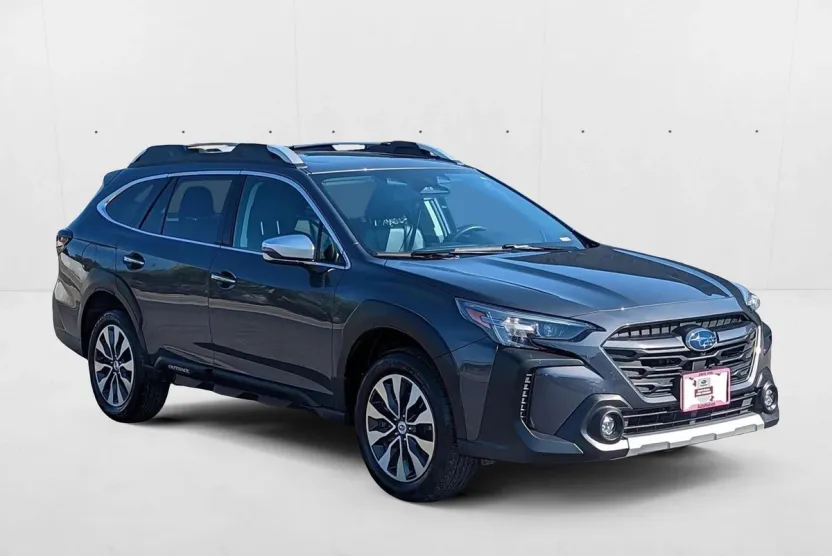 2023 Subaru Outback Touring photo 1