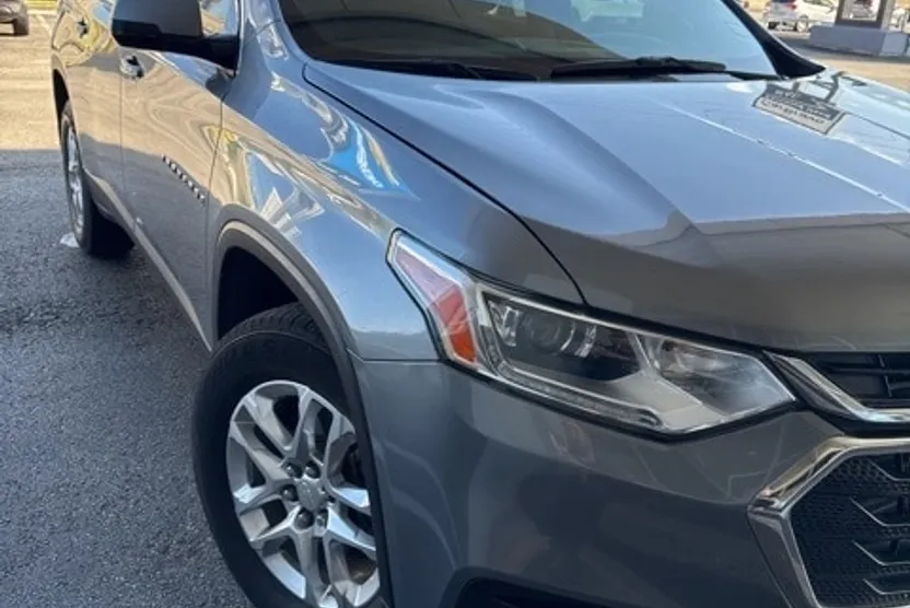 2019 Chevrolet Traverse LS photo 1