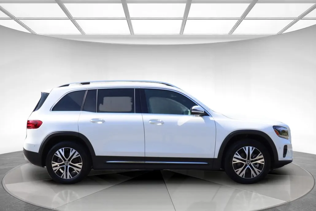 2024 Mercedes Benz GLB 250 4MATIC photo 1