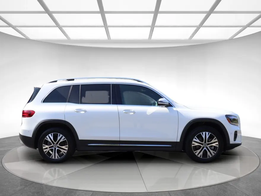 2024 Mercedes Benz GLB 250 4MATIC photo 1