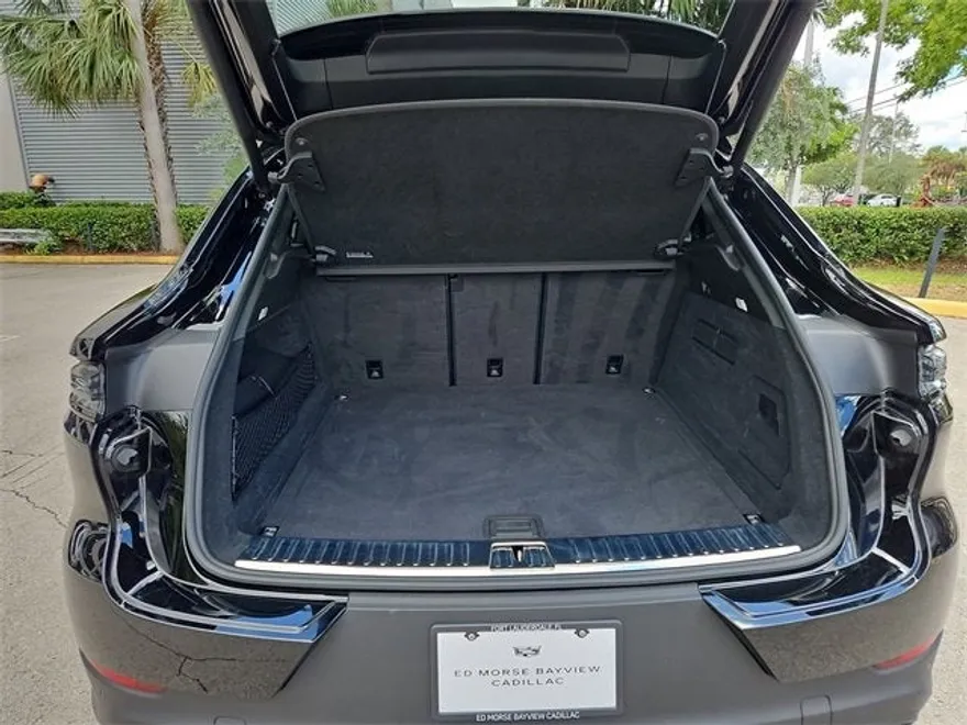 2024 Porsche Cayenne Base photo 9