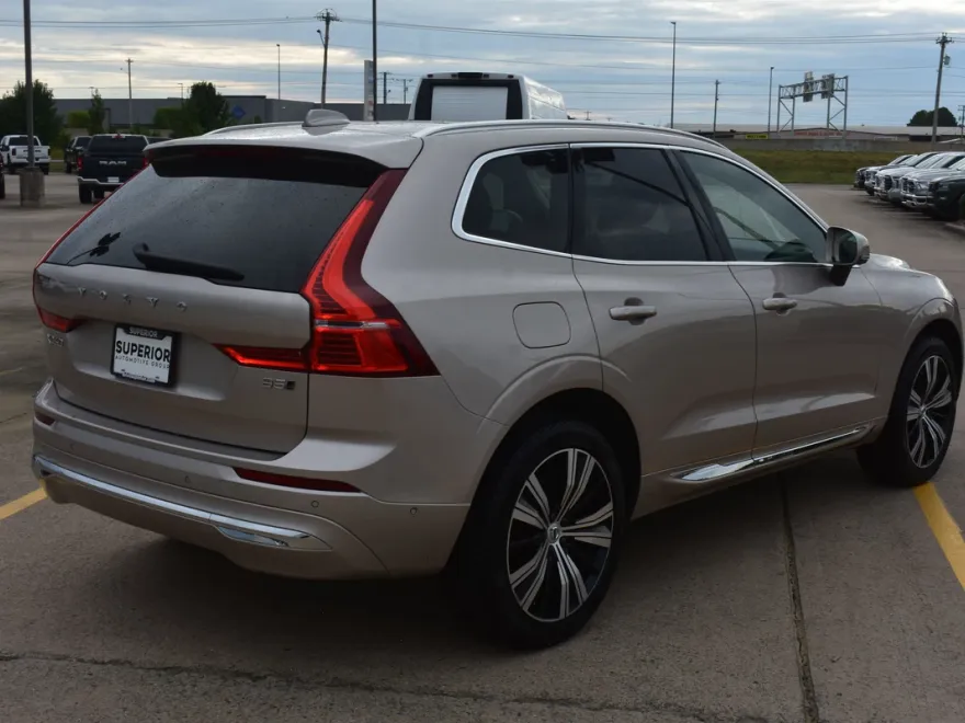 2023 Volvo XC60 B5 Plus photo 1