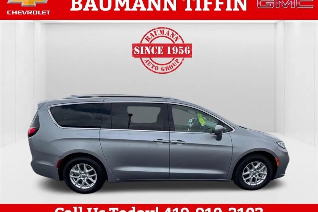 2021 Chrysler Pacifica Touring L photo 1
