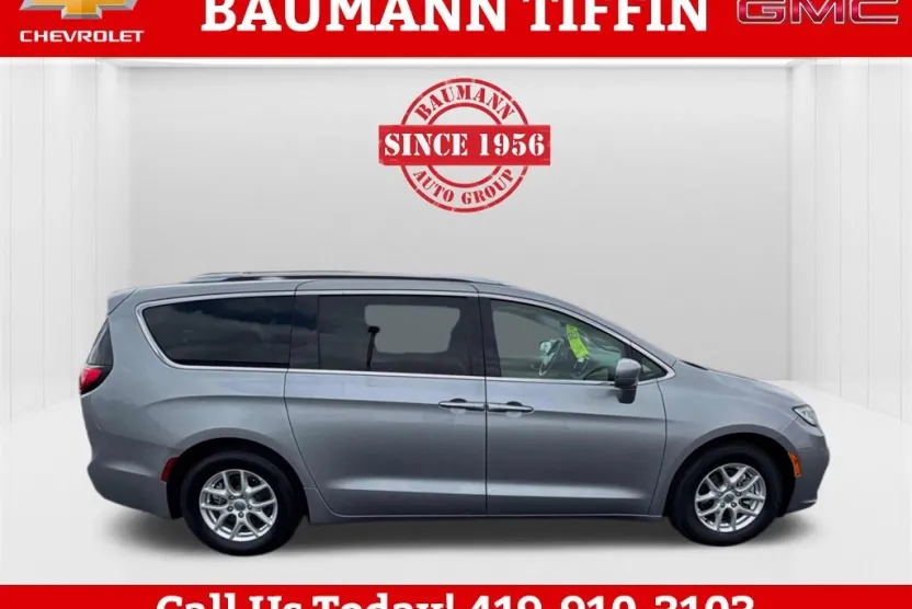 2021 Chrysler Pacifica Touring L photo 1