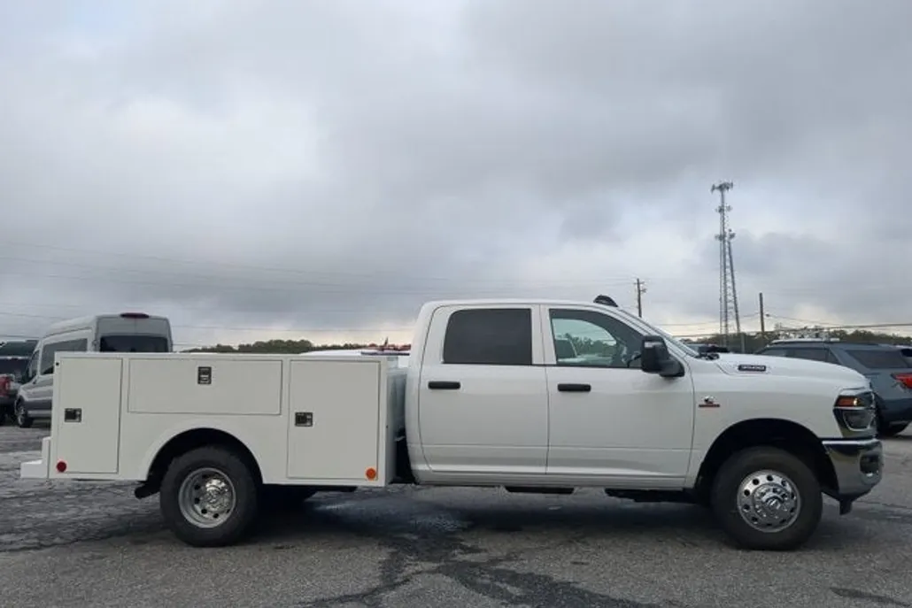 2025 Ram 3500 Tradesman photo 1