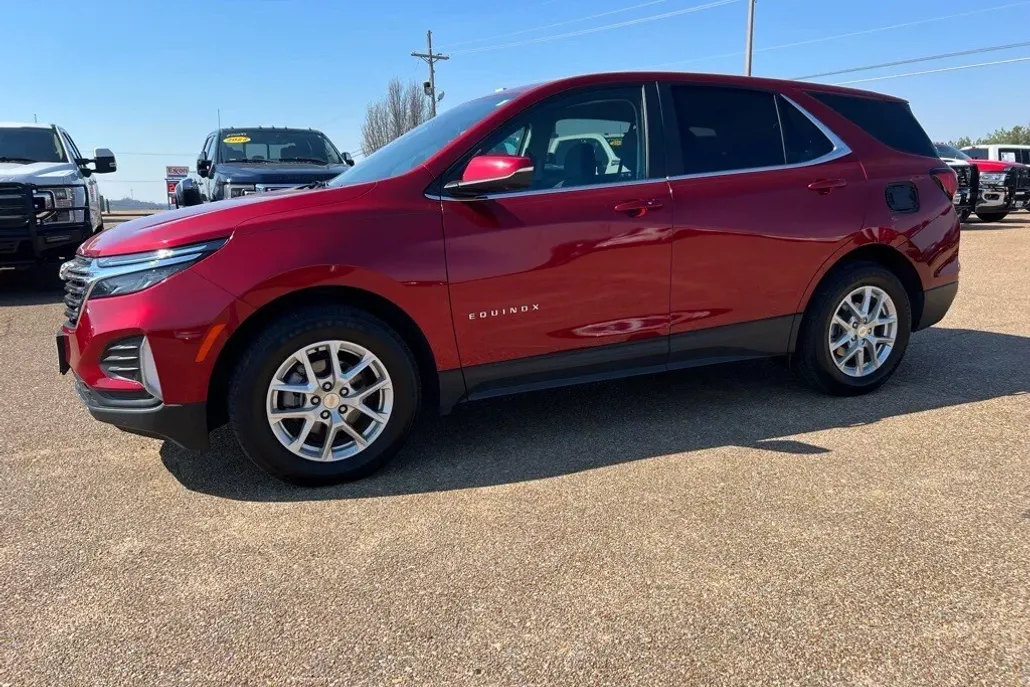 2023 Chevrolet Equinox LT photo 1