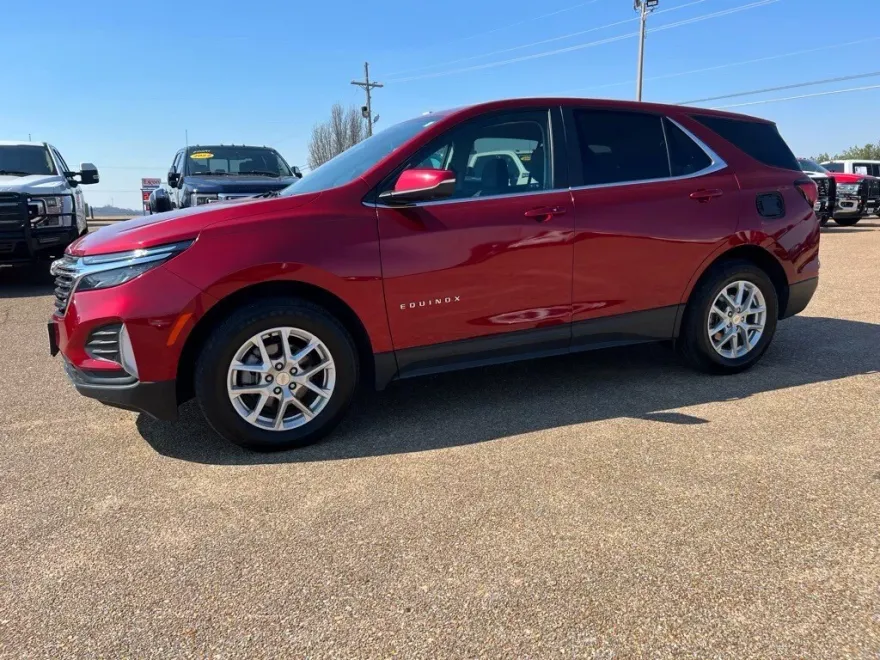 2023 Chevrolet Equinox LT photo 1