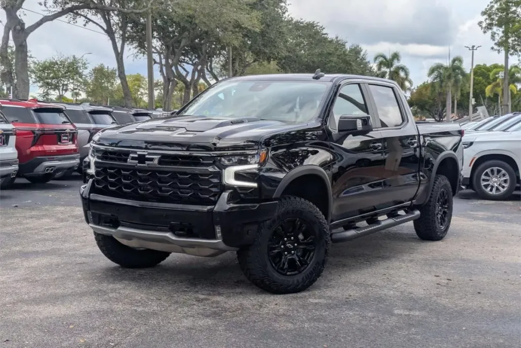 2025 Chevrolet Silverado 1500 ZR2 photo 1