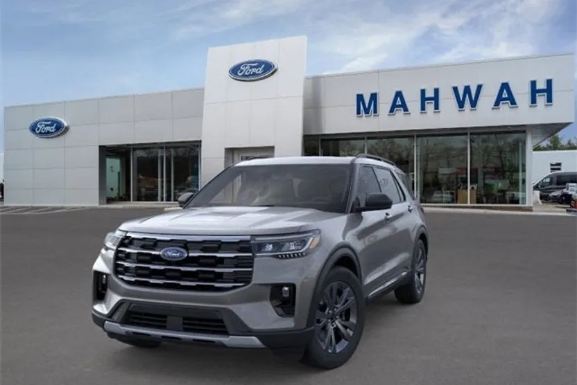 2025 Ford Explorer photo 1