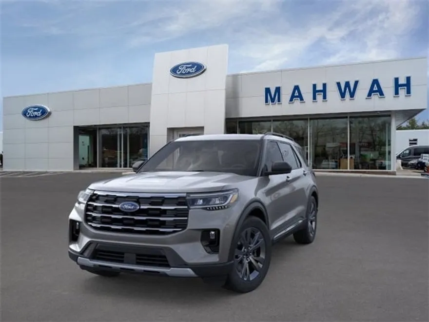 2025 Ford Explorer photo 1
