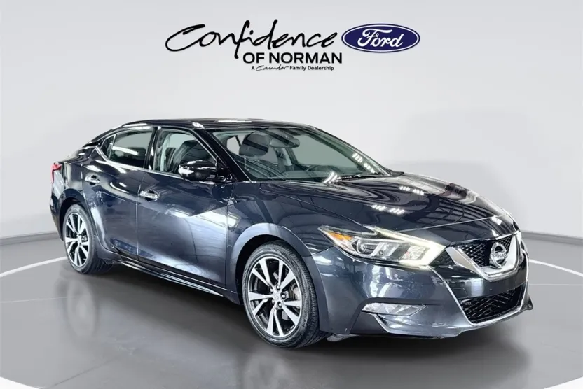 2017 Nissan Maxima SV photo 1