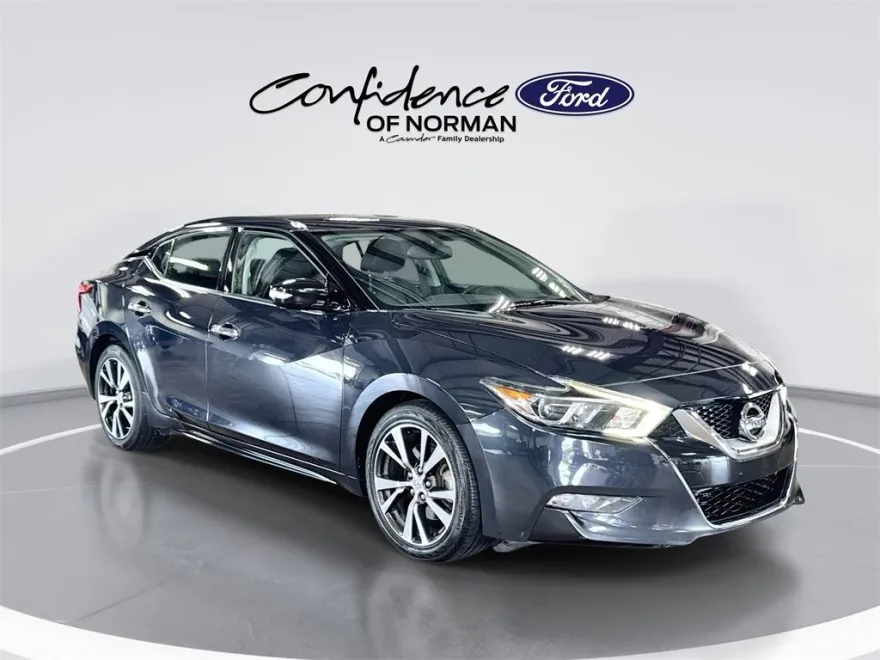 2017 Nissan Maxima SV photo 1