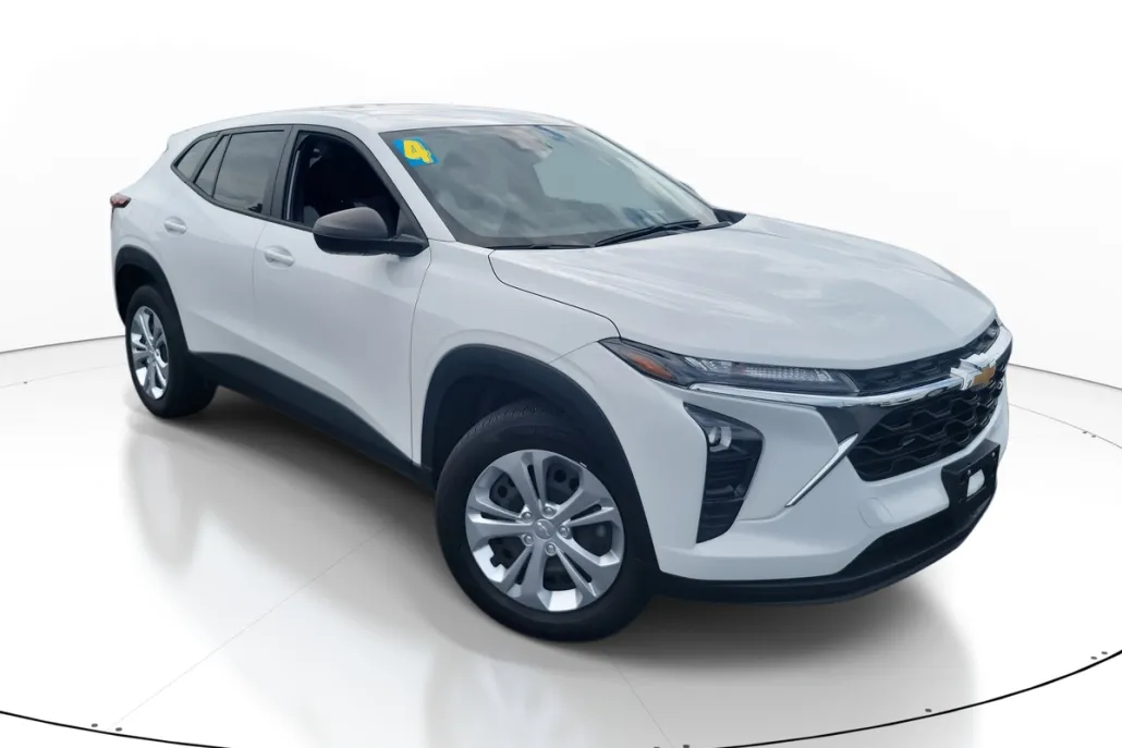2024 Chevrolet Trax LS photo 1