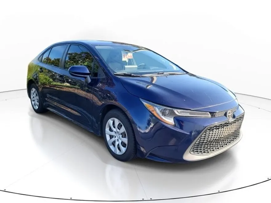 2021 Toyota Corolla LE photo 1