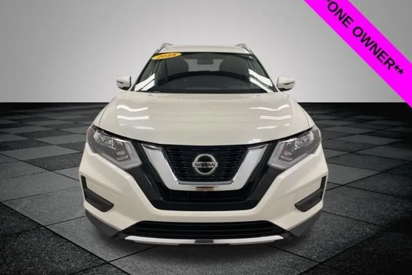 2018 Nissan Rogue SV photo 1