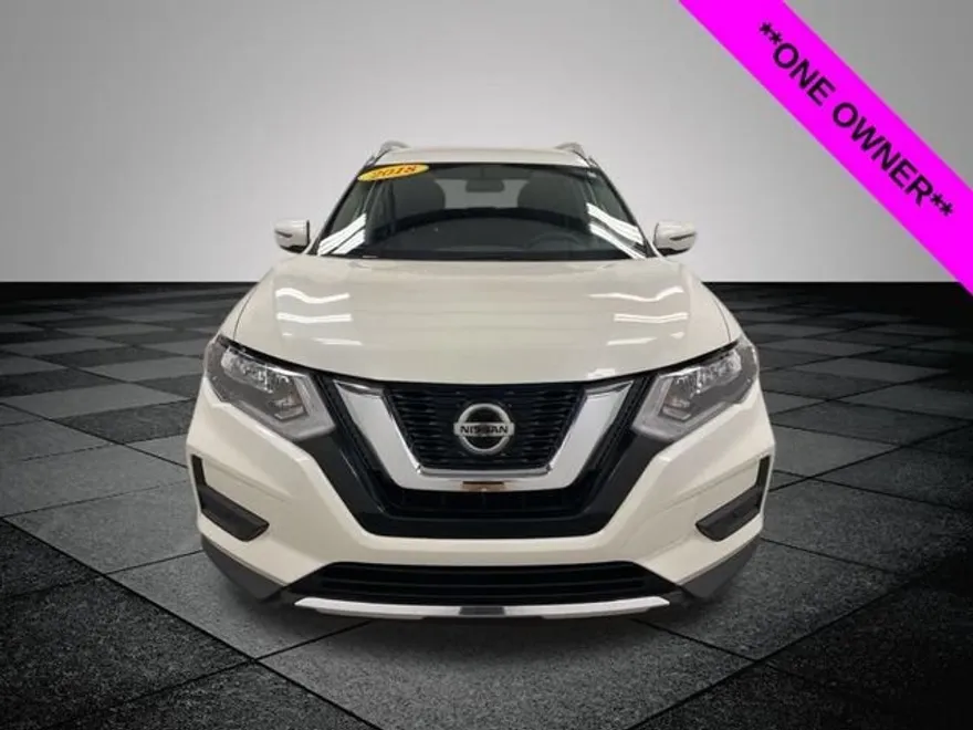 2018 Nissan Rogue SV photo 1