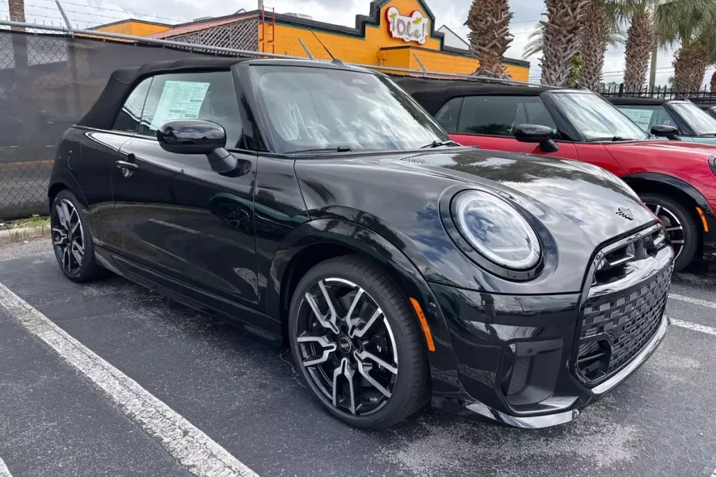 2026 Mini Cooper S Iconic photo 1