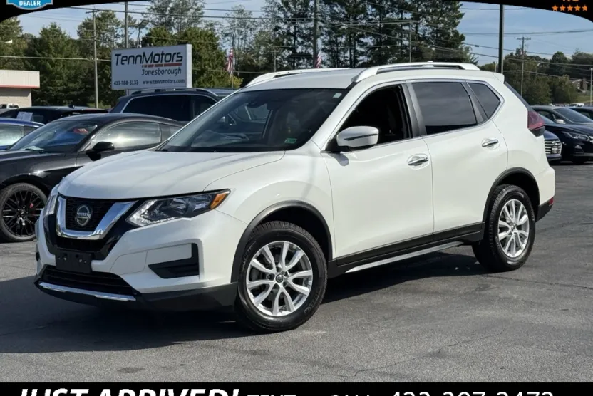 2019 Nissan Rogue SV photo 1