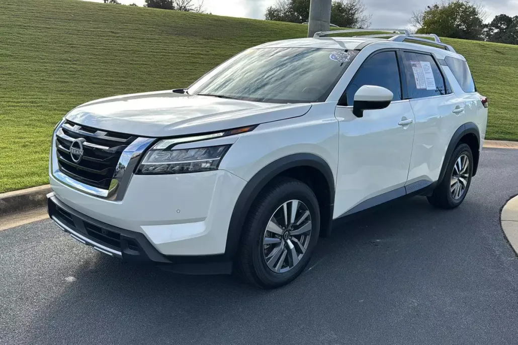 2024 Nissan Pathfinder SL photo 1