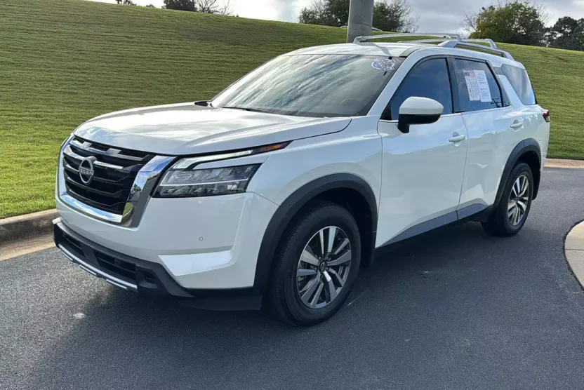 2024 Nissan Pathfinder SL photo 1