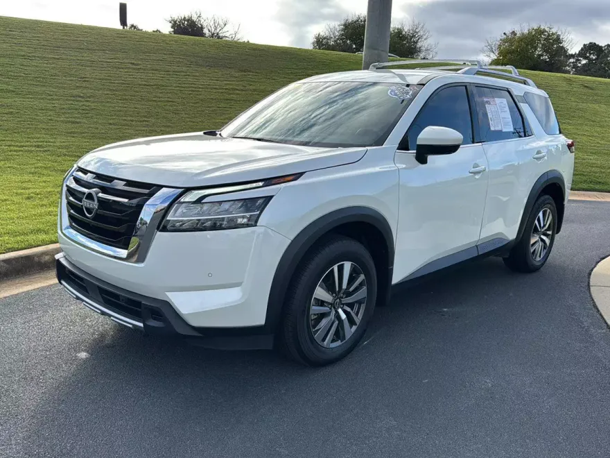 2024 Nissan Pathfinder SL photo 1