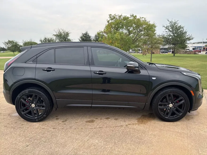 2021 Cadillac XT4 Sport photo 1