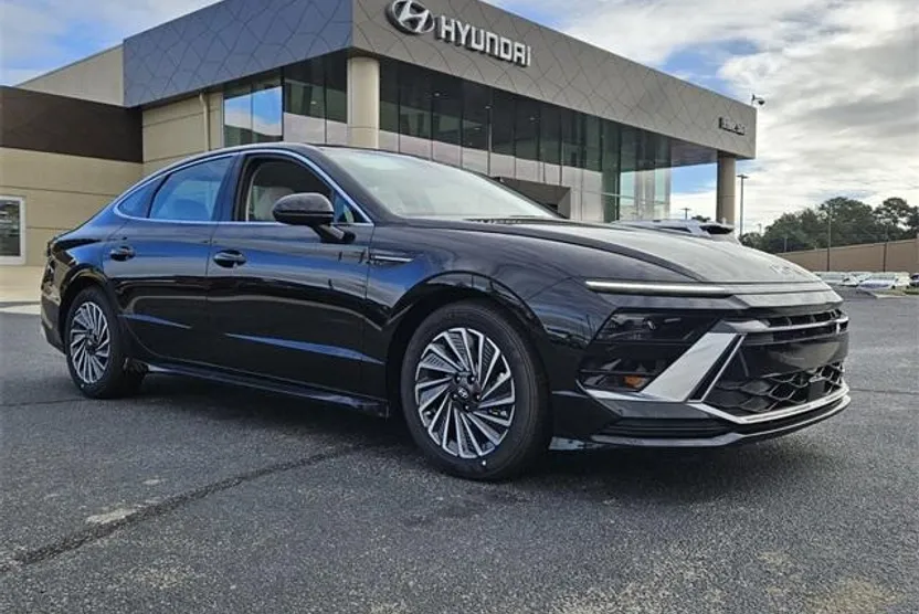 2025 Hyundai Sonata Hybrid SEL photo 1