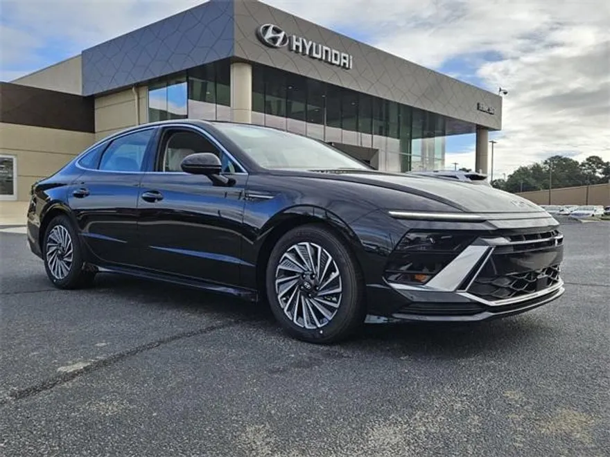 2025 Hyundai Sonata Hybrid SEL photo 1