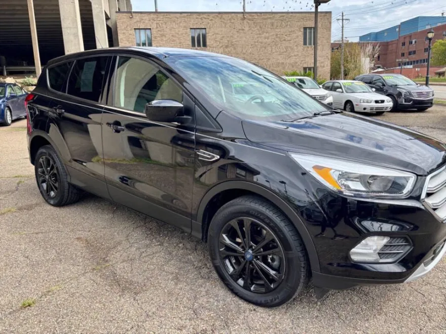 2019 Ford Escape SE photo 1