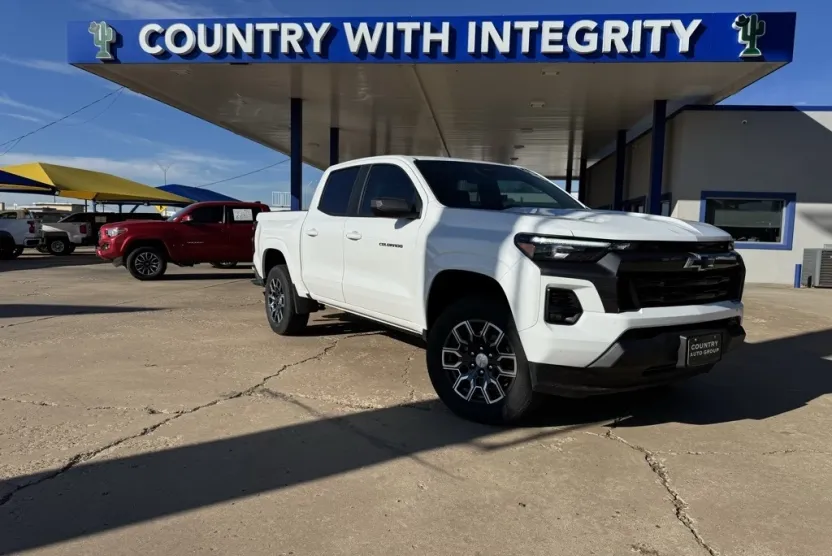 2024 Chevrolet Colorado LT photo 1