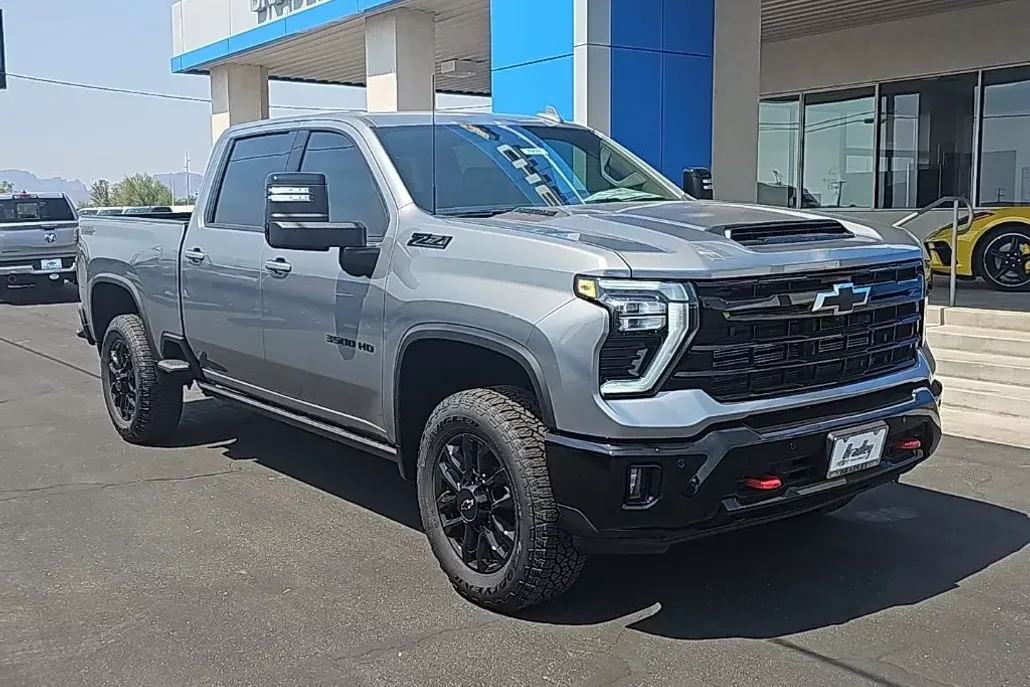 2025 Chevrolet Silverado 3500HD LTZ photo 1
