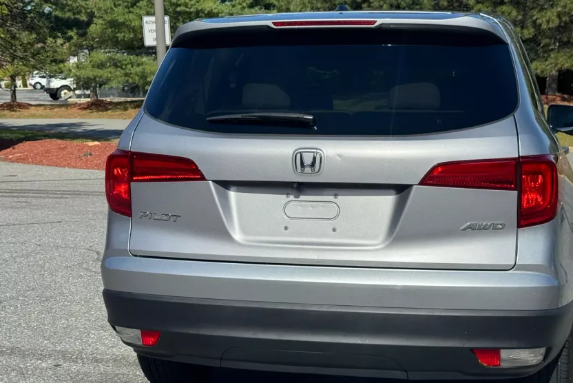 2017 Honda Pilot EX photo 1