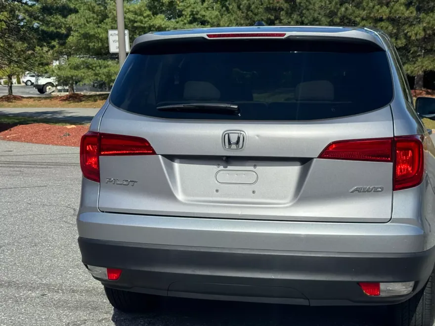 2017 Honda Pilot EX photo 1