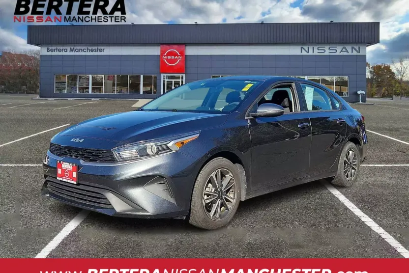 2023 Kia Forte LXS photo 1
