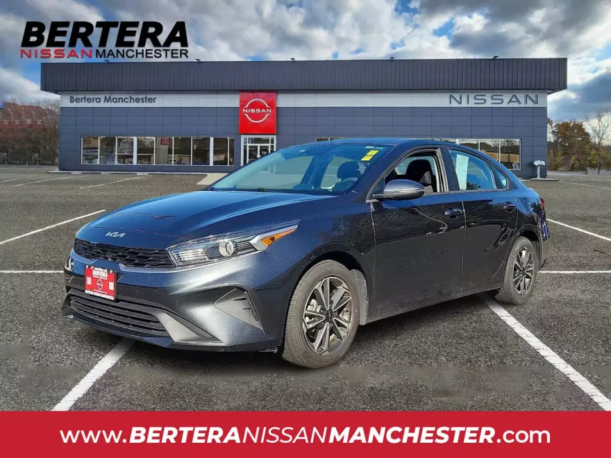 2023 Kia Forte LXS photo 1