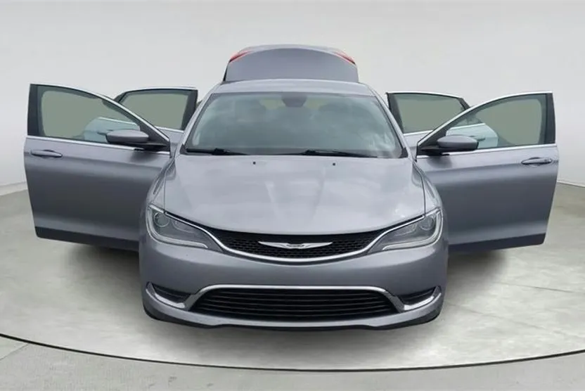 2017 Chrysler 200 Limited photo 1